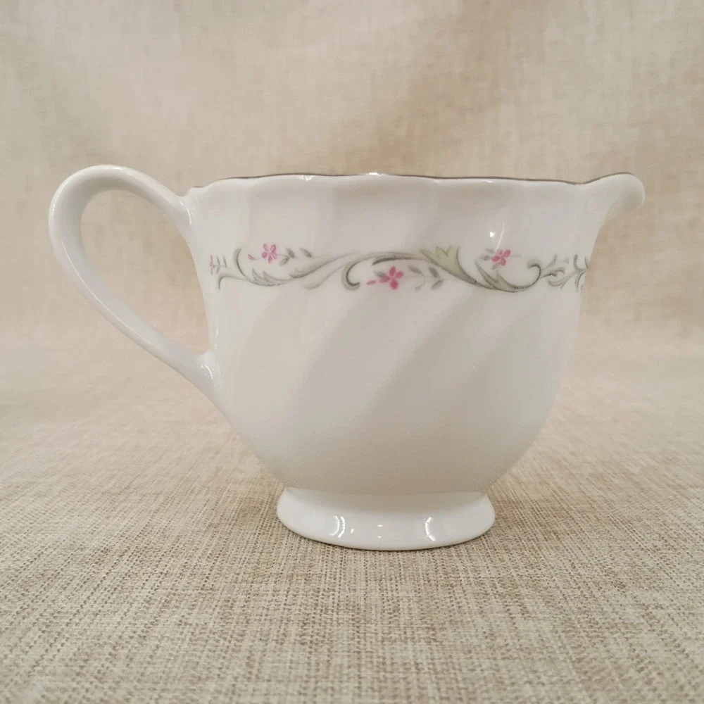 Fine China of Japan royal swirl